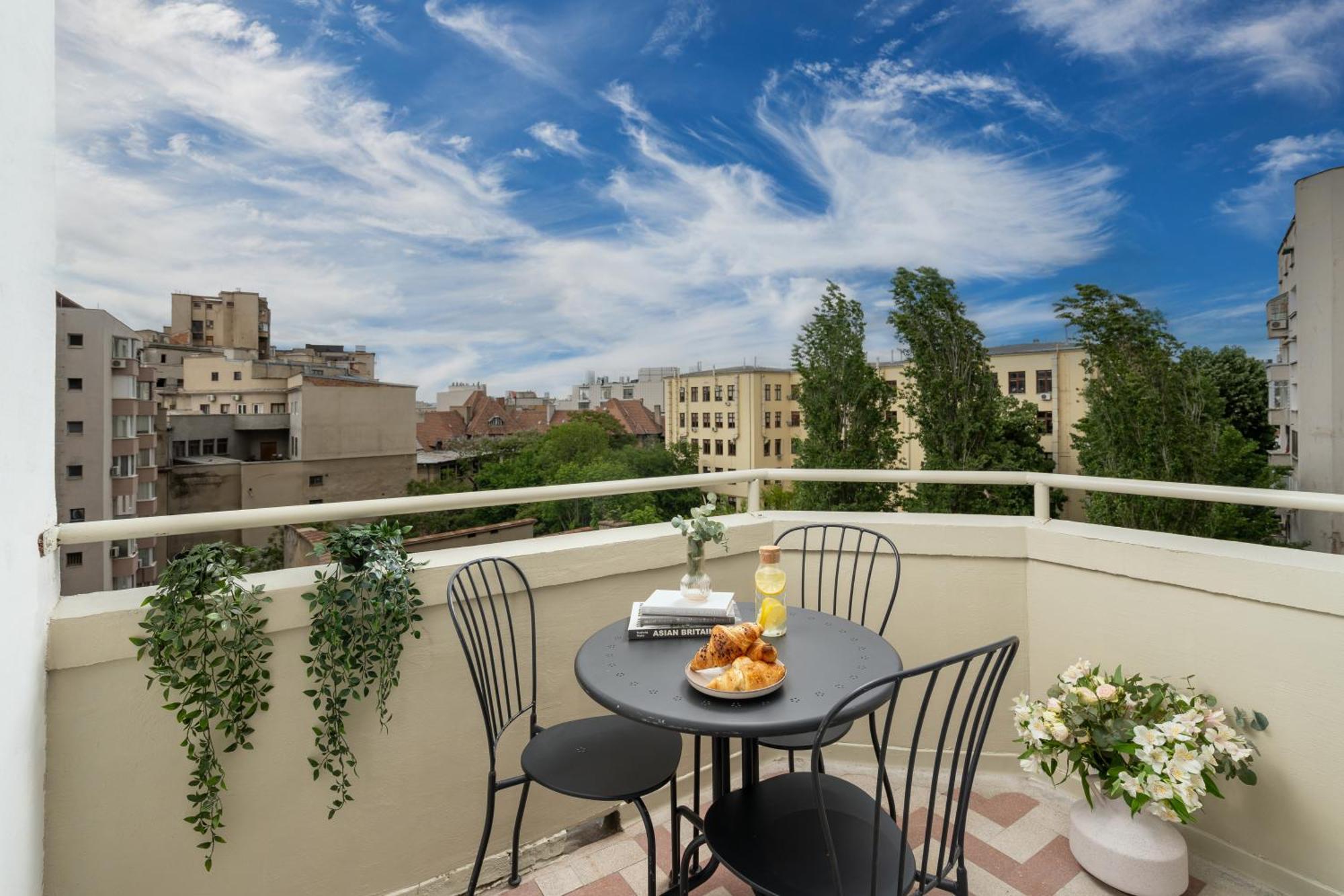 Little Paris By Urbanesq Apartment Bucharest Exterior photo